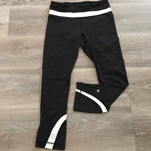 Lululemon Midrise Capri Black/White size 4
